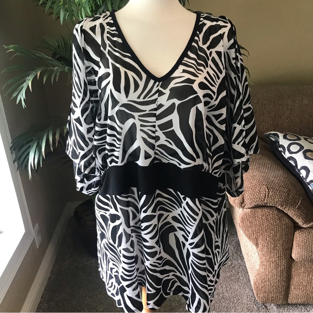 Avenue plus size 30/32 v-neck sheer black white dolman slit sleeves pullover top